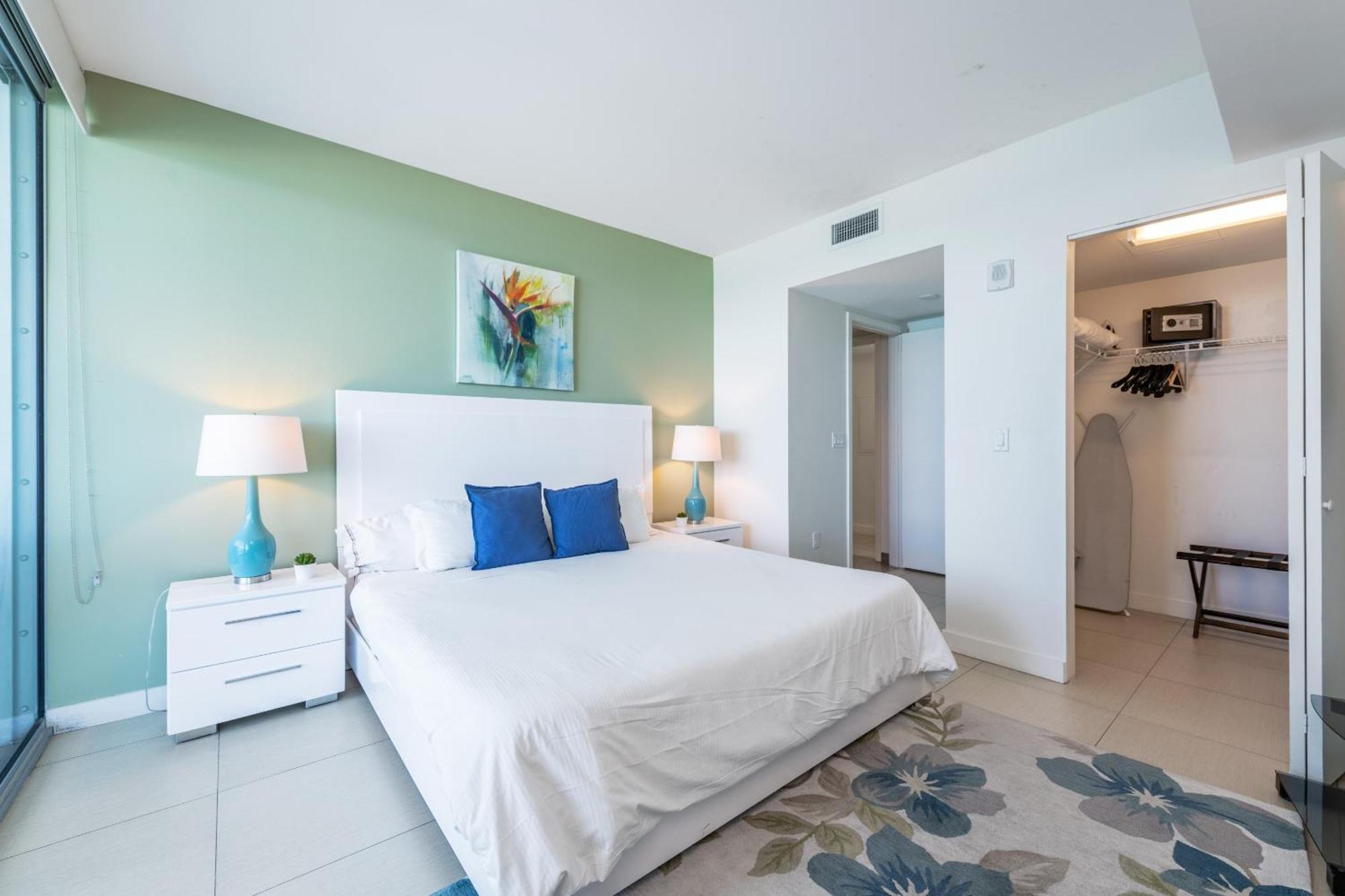Bluebird Suites Monte Carlo ميامي بيتش الغرفة الصورة
