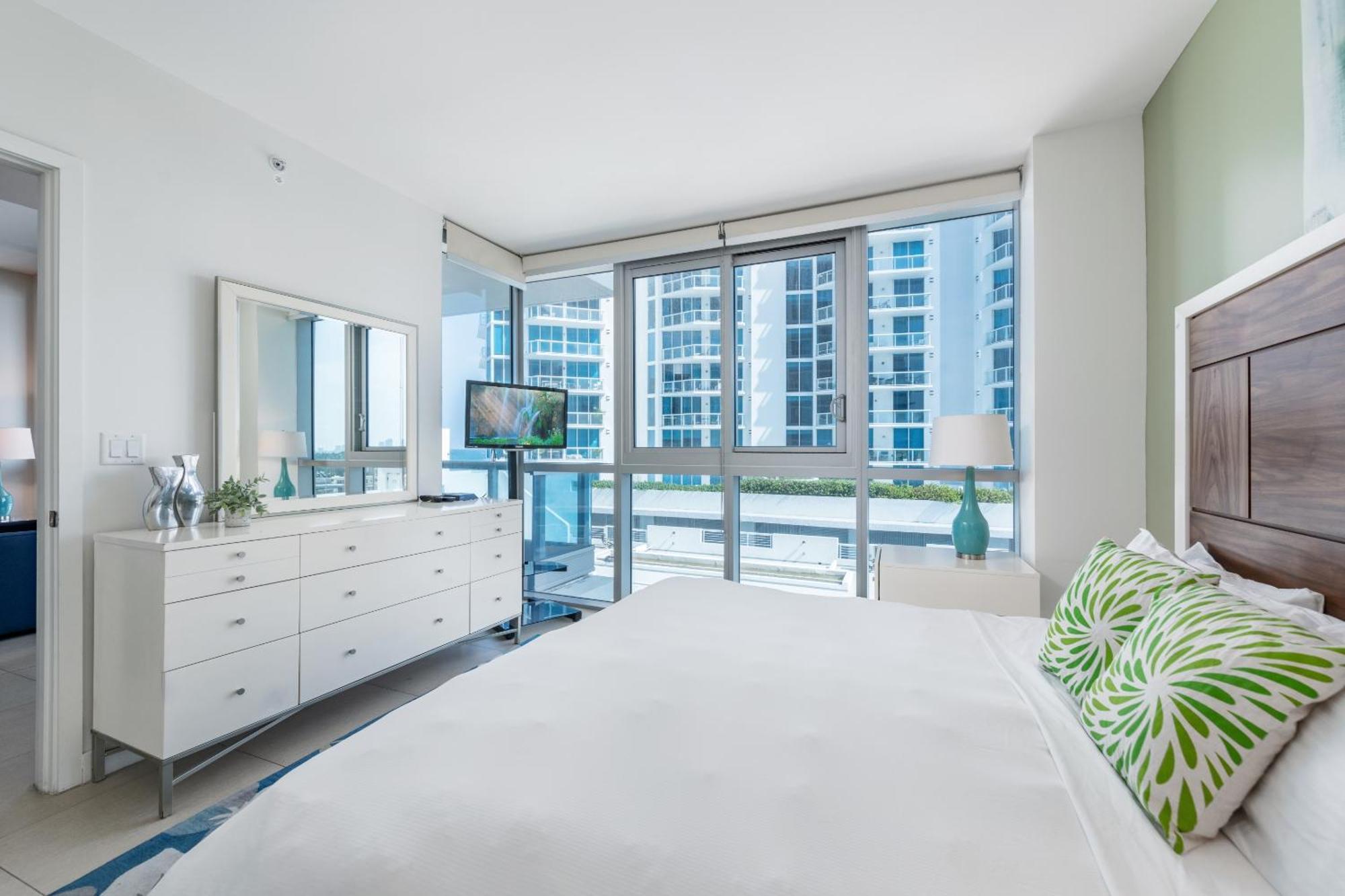 Bluebird Suites Monte Carlo ميامي بيتش الغرفة الصورة
